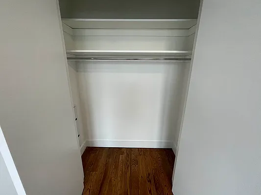 Rented by Tapiro Realty | media 8