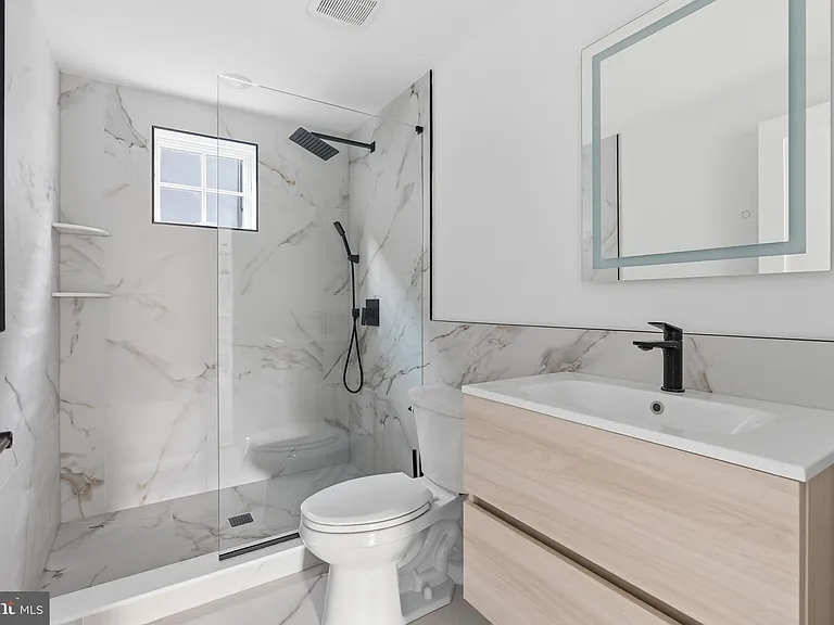 209 New St #2G — Photo 15