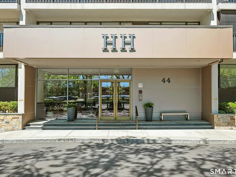 44 Strawberry Hill Ave #7E — Photo 2