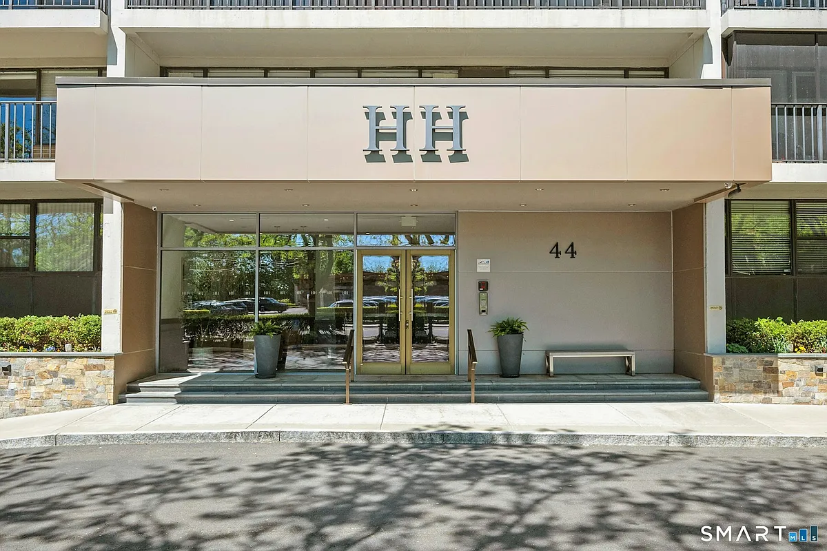 Building Photo - 44 Strawberry Hill Ave #3N