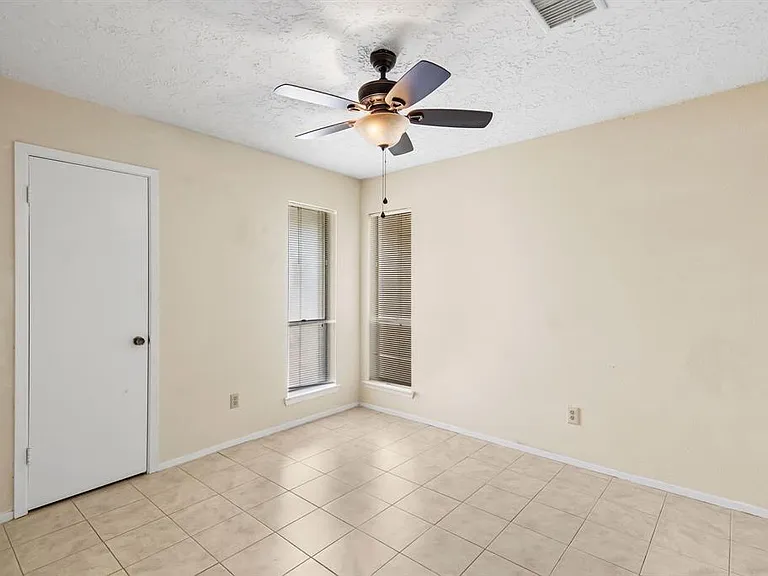 9718 Shady Tree Ln — Photo 18