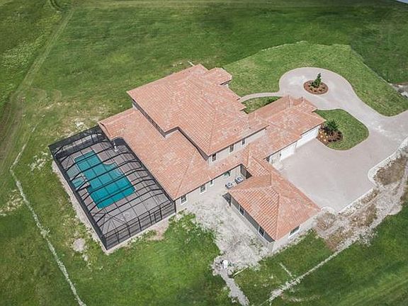 3rd image of 18760 Hillstone Dr