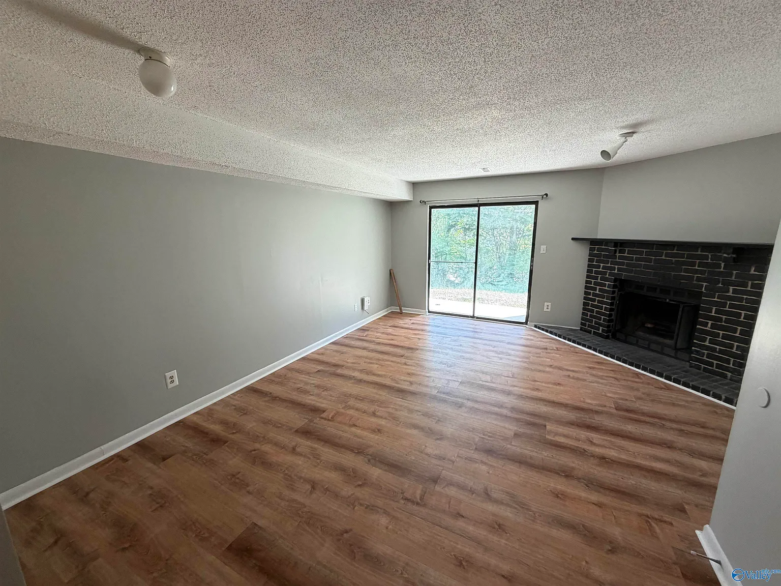 2 bed, 1.5 bath, 995 sqft, $875 — Photo 2