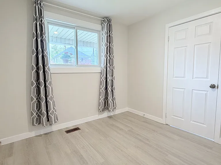 1091 Marion Ave #MAIN — Photo 15