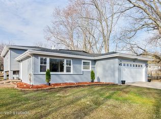 1915 Brentwood Ln, McHenry, IL 60050