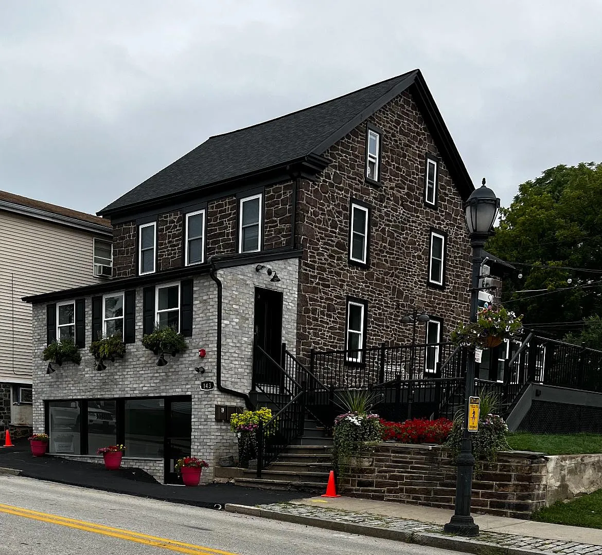 143 N Main St — Photo 1