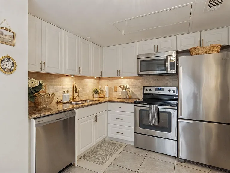 14715 Barryknoll Ln #145 — Photo 9