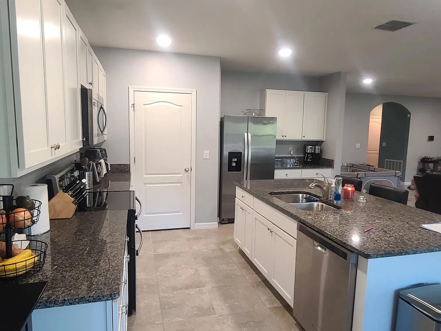 4 bed, 2.0 bath, 2334 sqft, $2,600 — Photo 4