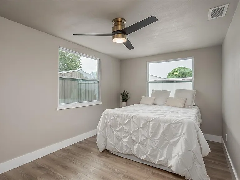 4036 Sunray Dr — Photo 15
