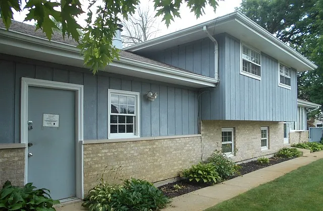 29W210 Pine Ave photo 1