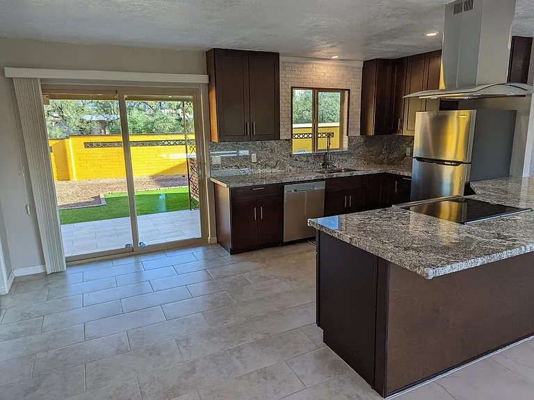 1062 W Ina Rd — Photo 23