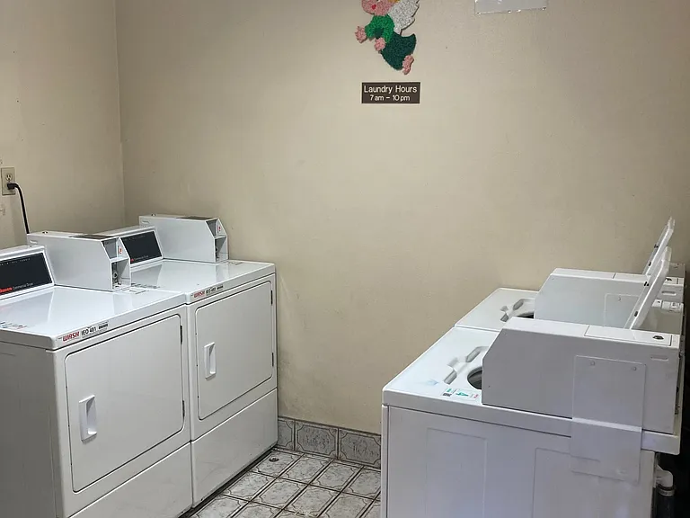 Tujunga — Photo 11