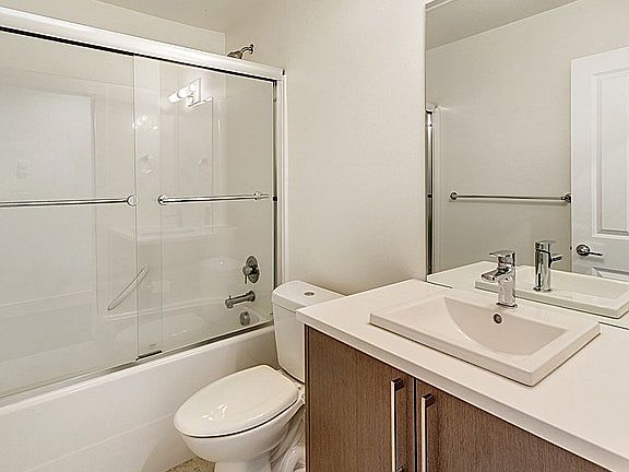 1st floor full bathroom