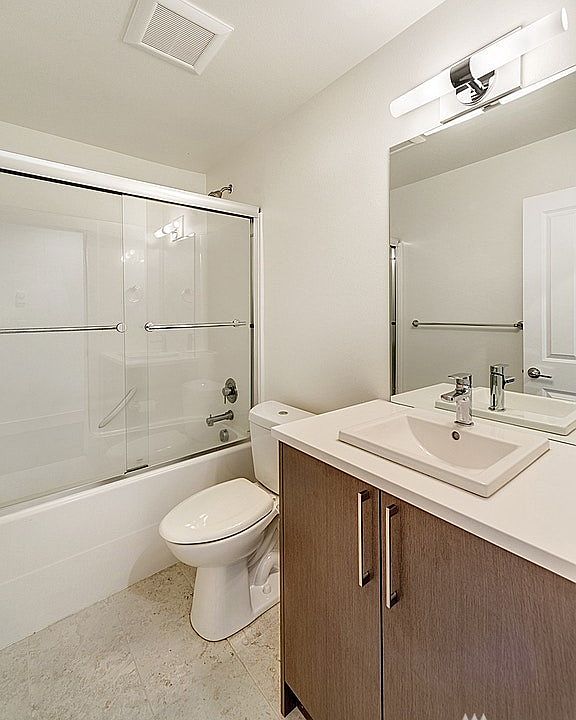 1st floor full bathroom