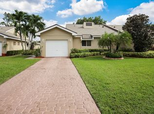 6860 Fountains Cir, Lake Worth, FL 33467
