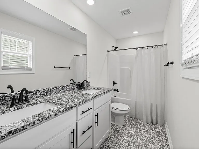 412 Hillside Dr — Photo 12