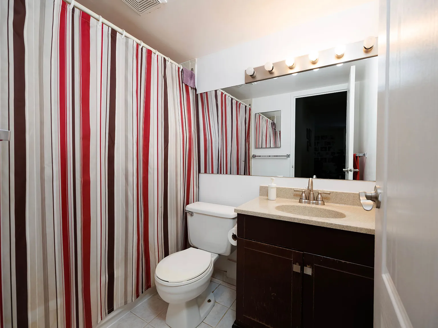 2 bed, 1.5 bath, 945 sqft, $2,795 — Photo 3