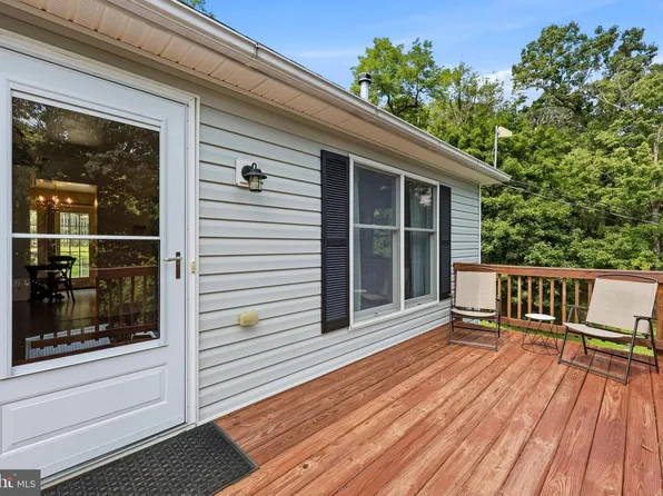 374 Columbia St, Harpers Ferry, WV 25425
