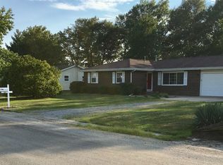 9821 N Briar Ln, Effingham, IL 62401