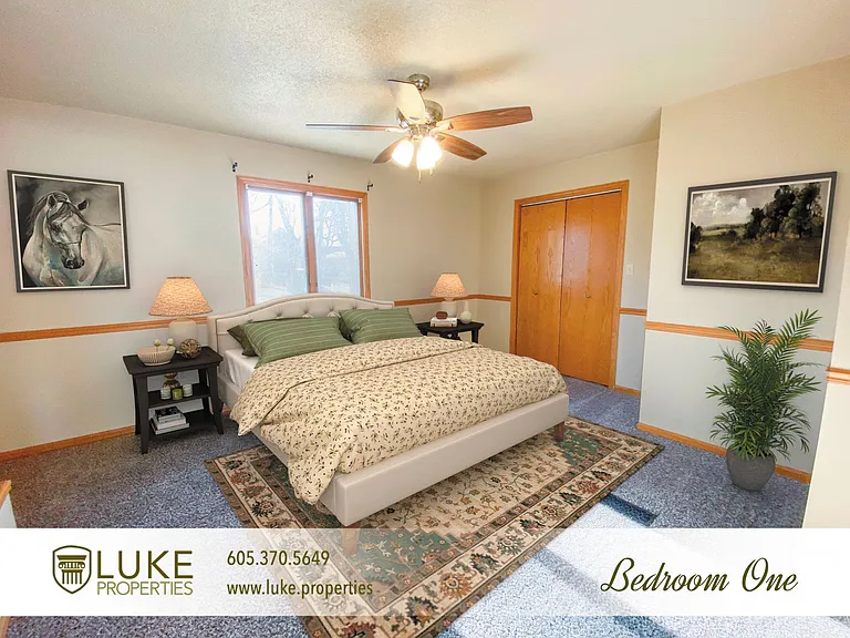 1405 E 8th St — Photo 10