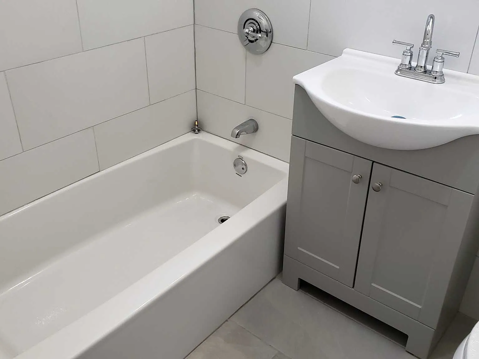 5 bed, $4,600 — Photo 1