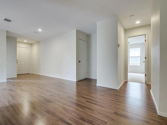 3rd image of 1109 Grace Dr