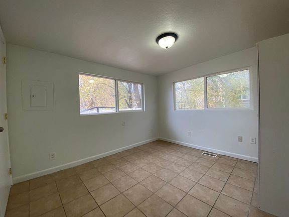 4th image of 926 E Binford St #2