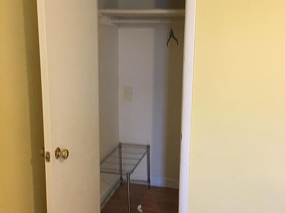 3rd image of 190 Madison Dr