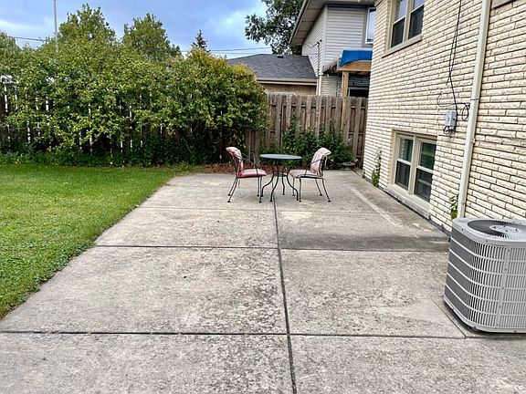3rd image of 10304 Lamon Ave