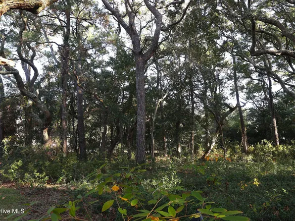 111 SE 78th Street, Oak Island, NC 28465