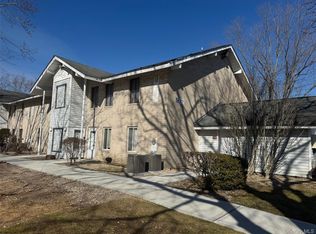 26 Redwood Court #R26, Coram, NY 11727