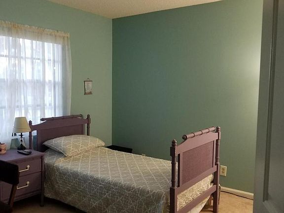 5th image of 4233 Oak Terrace Dr