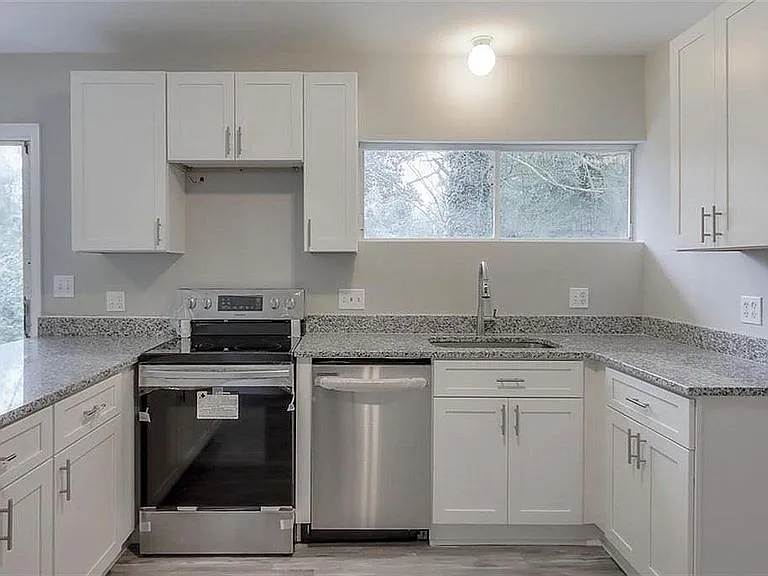 4056 Dallas Acworth Hwy NW — Photo 5