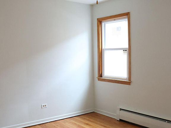 1st 
Bedroom