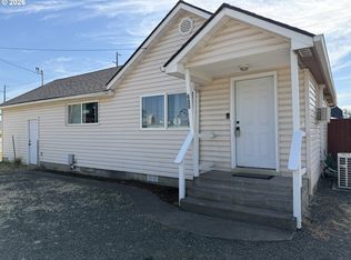 680 S 5th St, Harrisburg, OR 97446