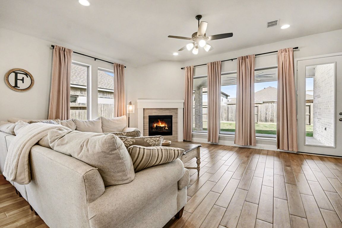 next background image