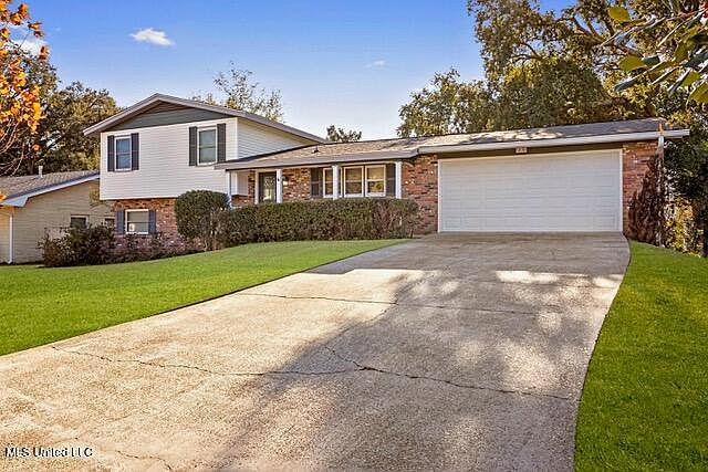 1st image of 25 Oakwood Dr