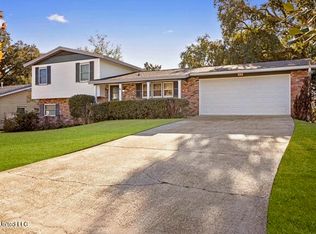 25 Oakwood Dr, Gulfport, MS 39507