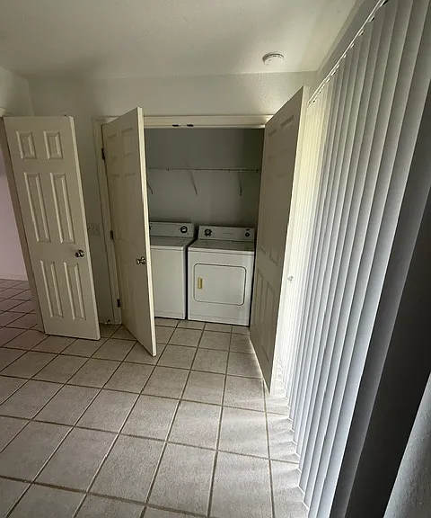 bonus room/laundry