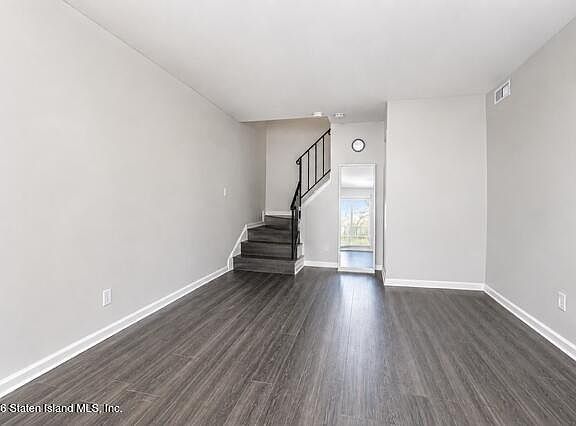 4th image of 23 Wolkoff Ln