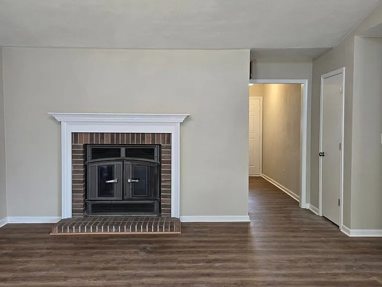 1937 Monument Dr — Photo 2