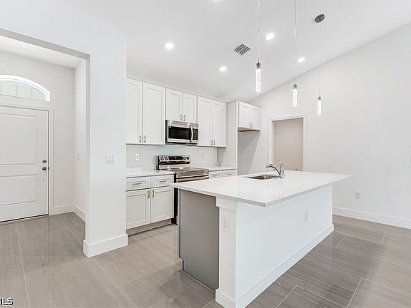 2nd image of 819 Coffield Ave