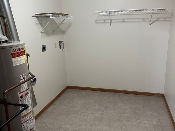 3rd image of 2707 Fairmont Ct APT A