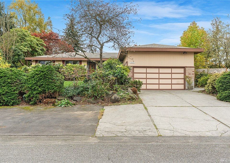 1st image of 4424 211th St SW