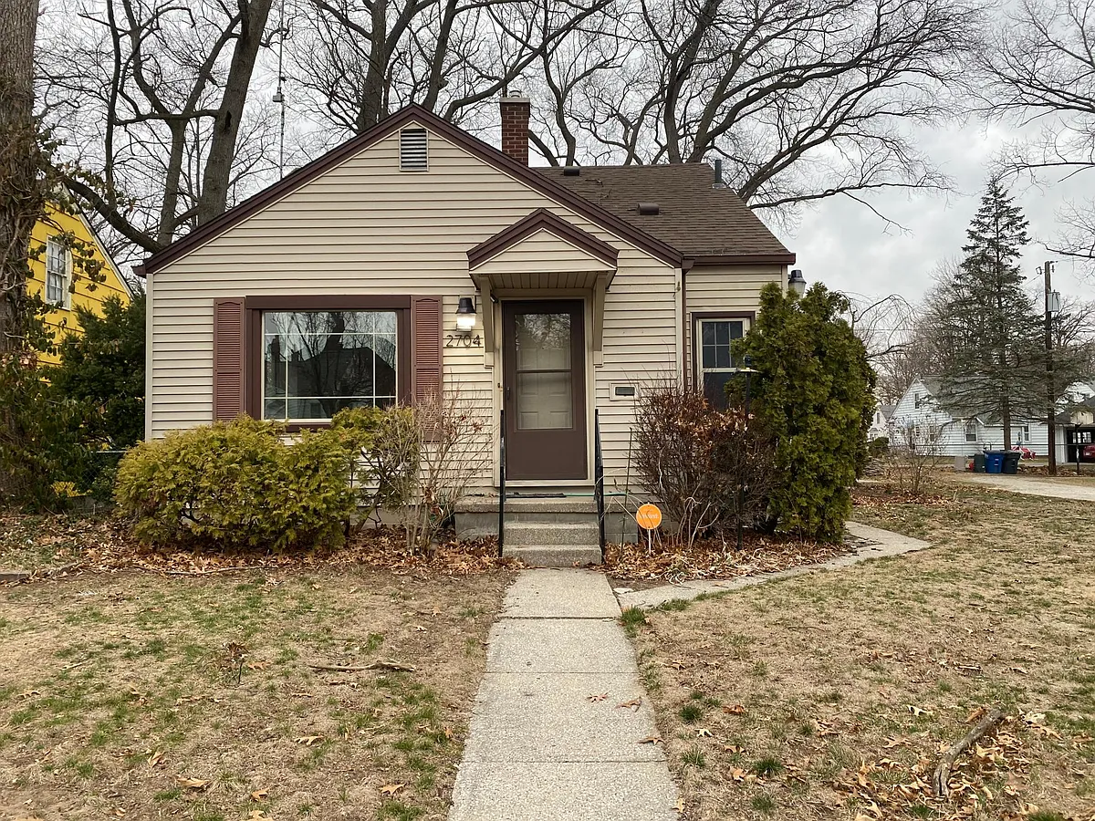 Building Photo - 2704 Thoman Pl