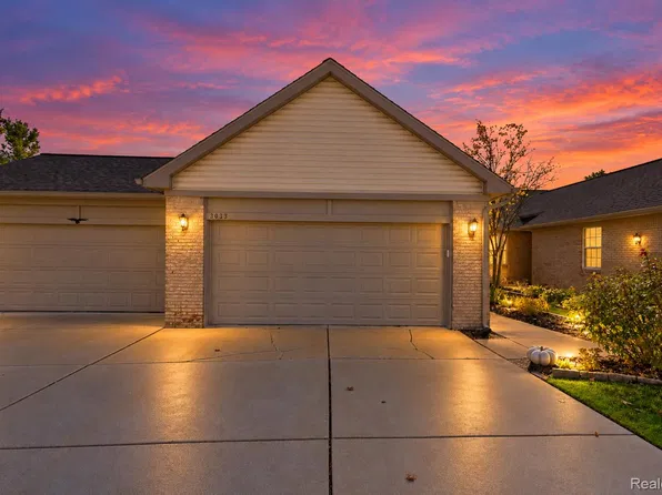3033 Harbor Ct, Waterford, MI 48328