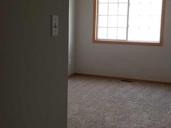 5th image of 6855 Woodland Ave Unit 506