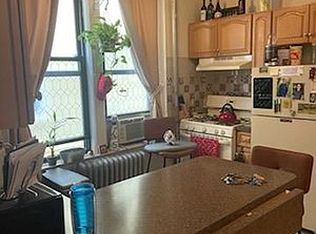 30-32 33rd St #1R, Astoria, NY 11102