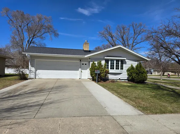 77 23rd Ave N, Fargo, ND 58102