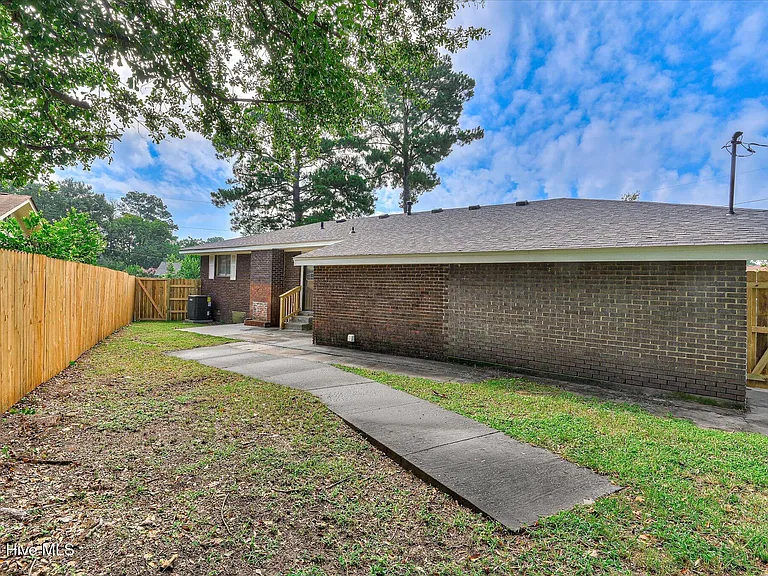 1831 Cottonwood Dr — Photo 1